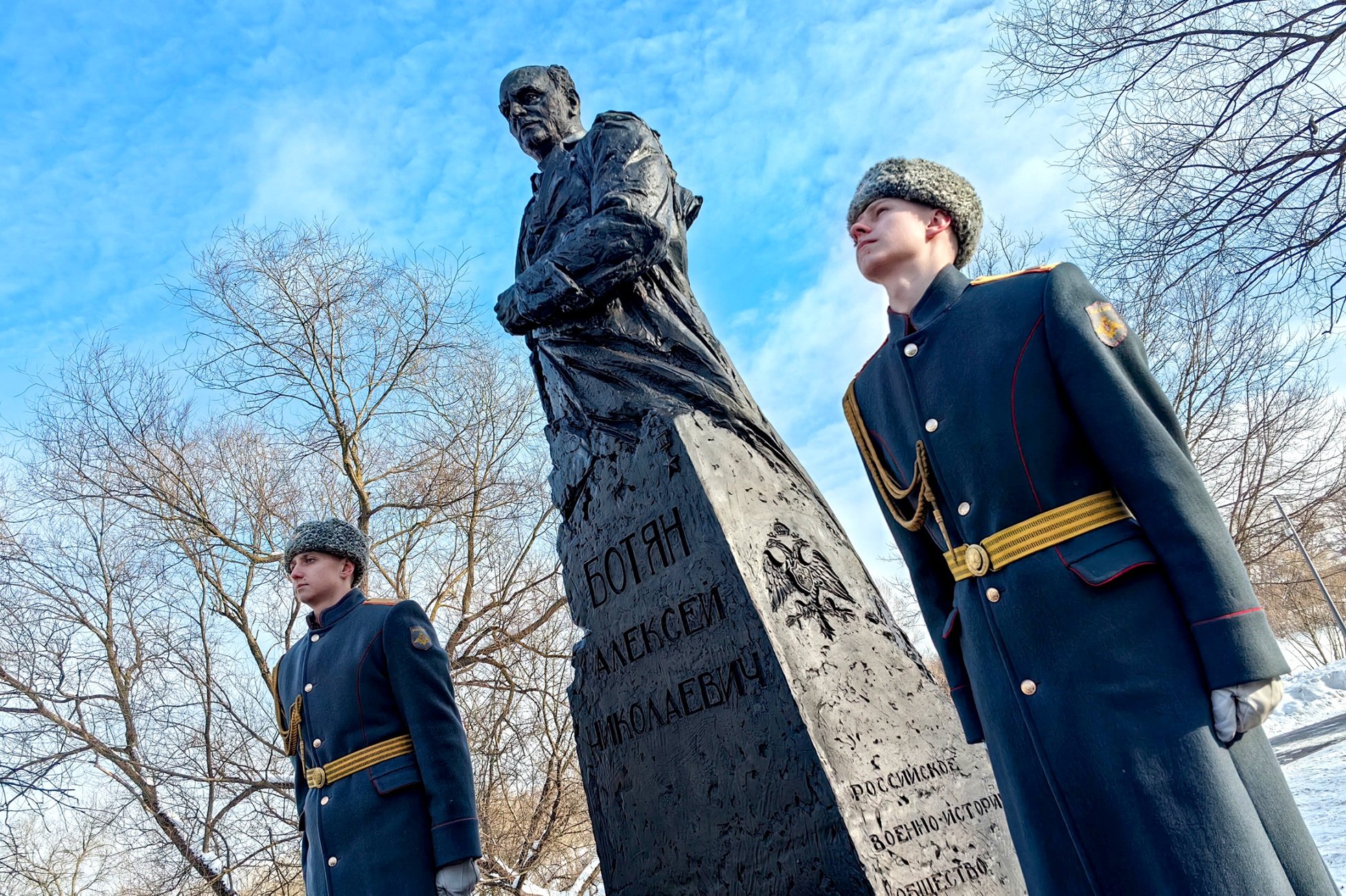 В этом памятнике черты лица Ботяна переданы точно. Таким он и был. / Василий Кузьмиченок/ Агентство "Москва"