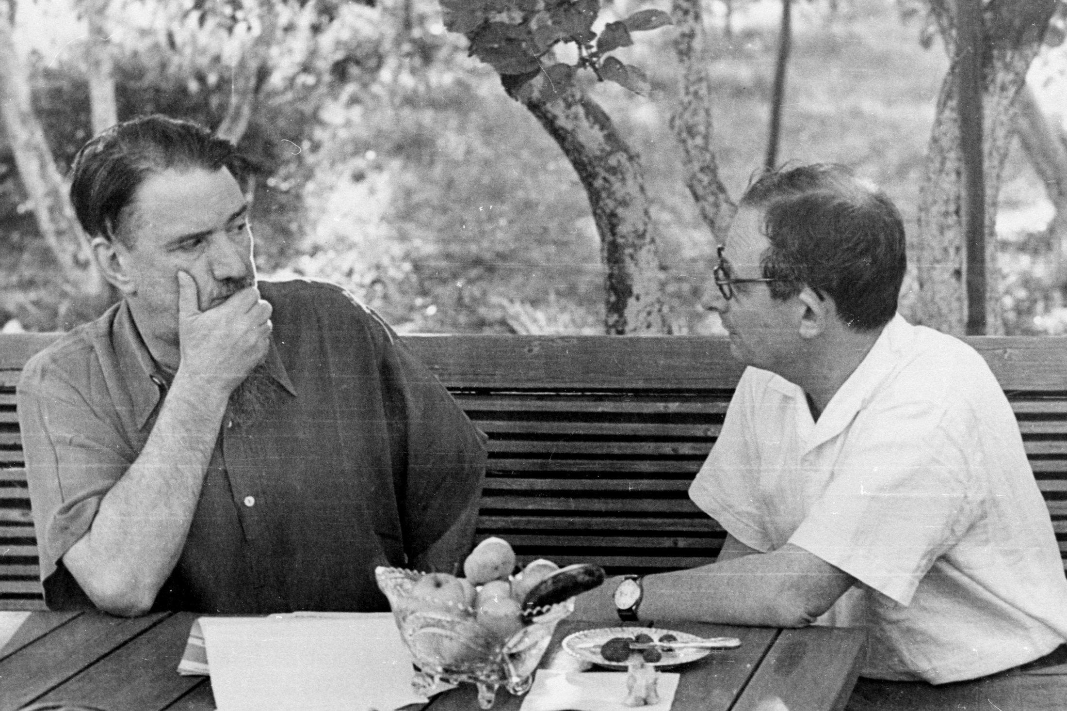 И.В. Курчатов и Ю.Б. Харитон. Фото: из музея РФЯЦ-ВНИИЭФ (Саров) И.В. Курчатов и Ю.Б. Харитон. Фото: из музея РФЯЦ-ВНИИЭФ (Саров)